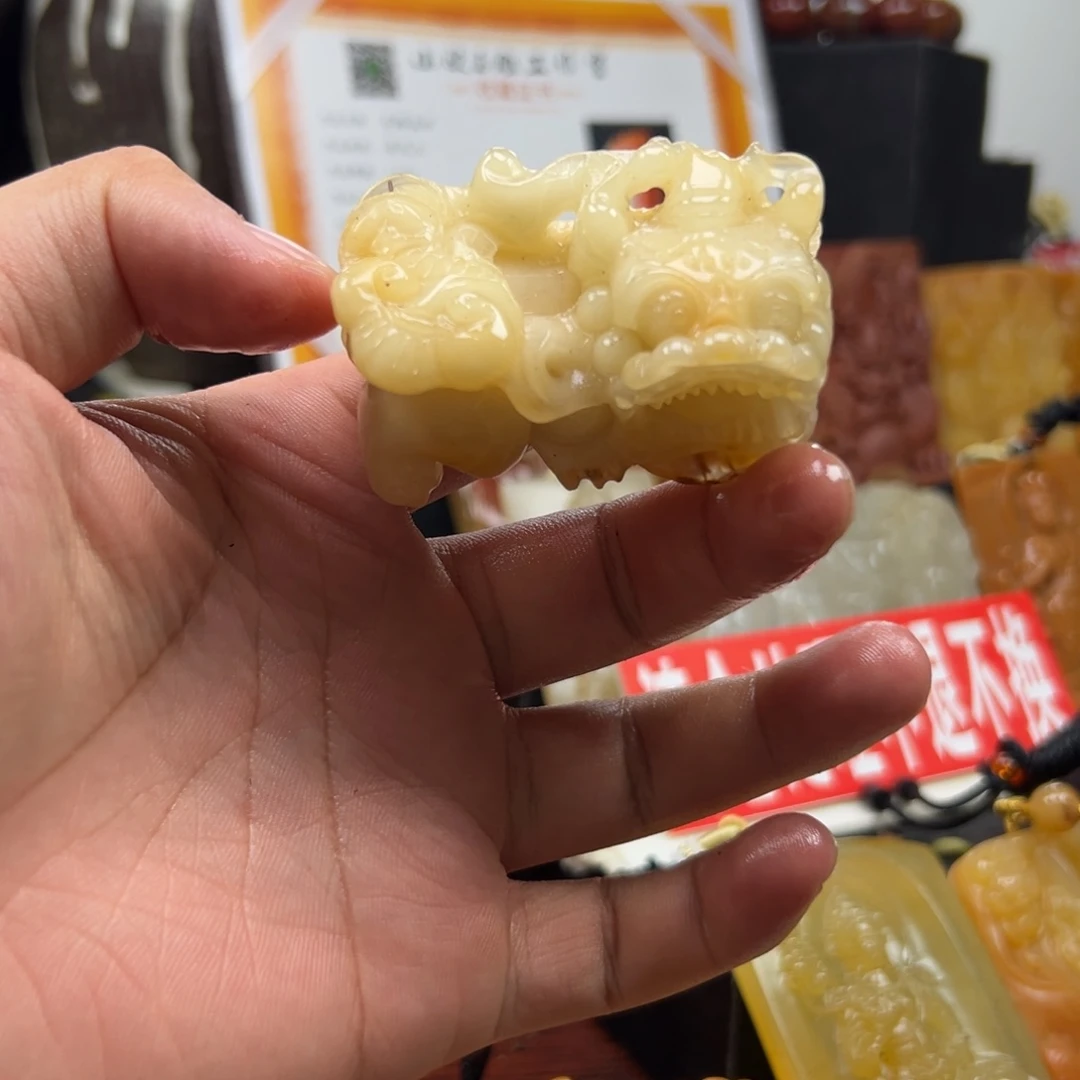 未镶嵌石英质玉（黄龙玉）多样性发货，发其一