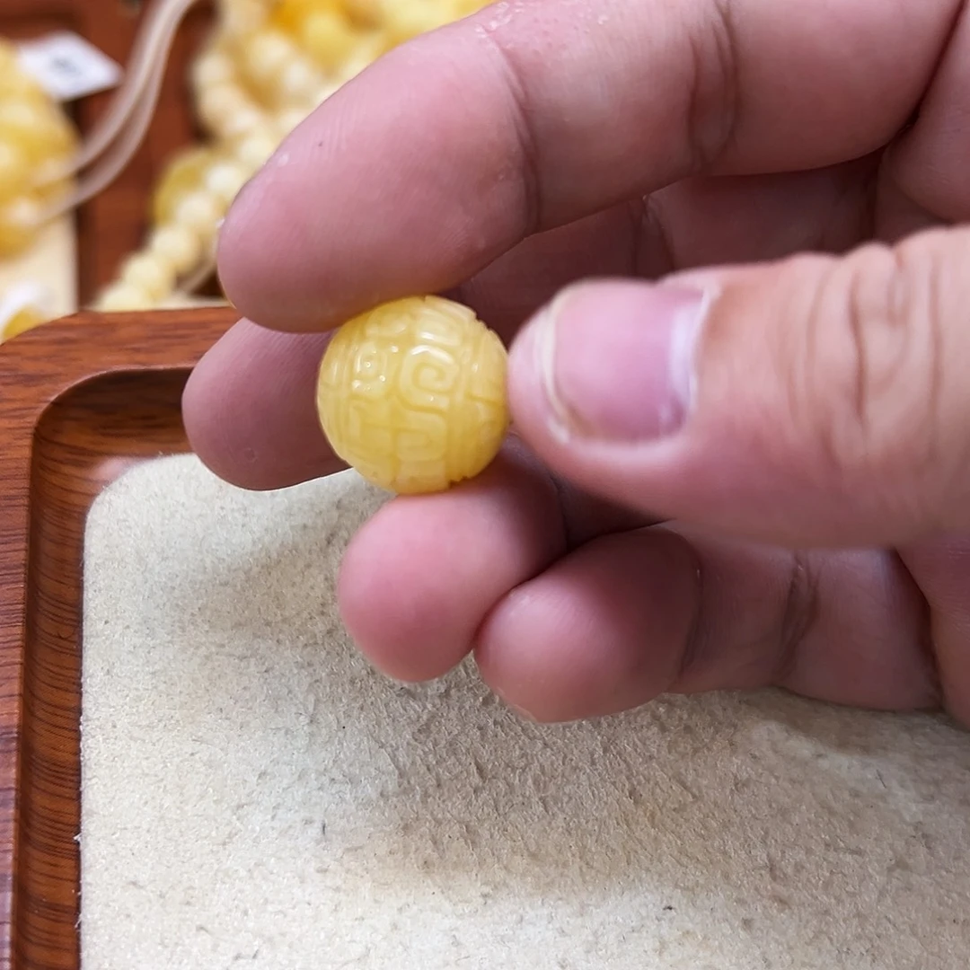 蜜蜡未镶嵌珠宝奇石