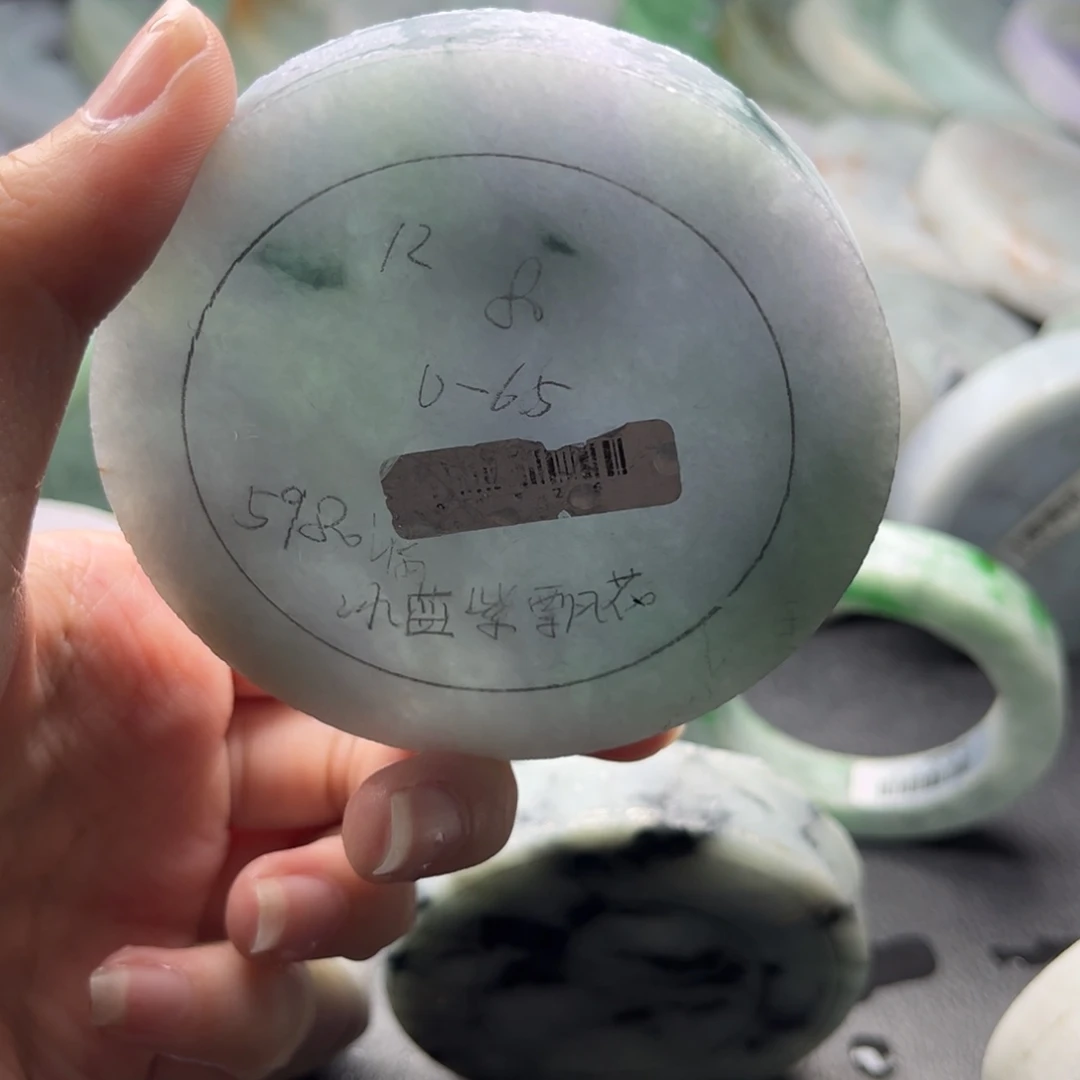 定制翡翠未镶嵌翡翠手镯