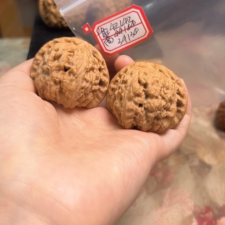 文玩核桃把件白狮子