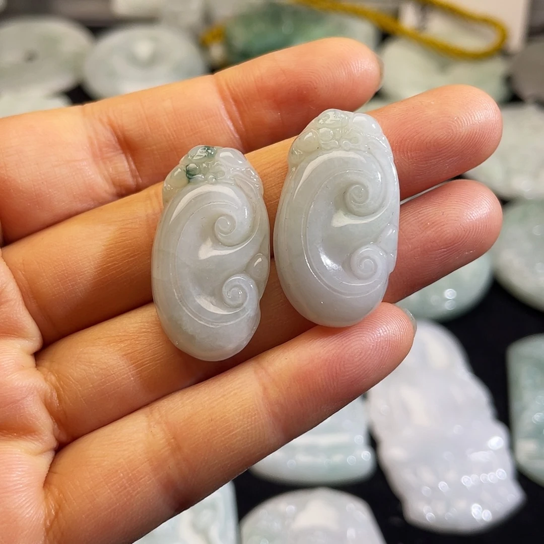 翡翠未镶嵌颈饰如意2个