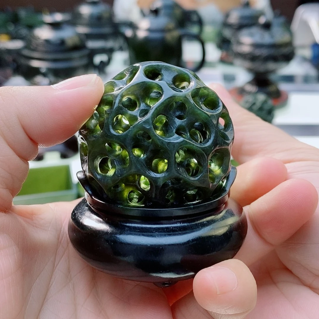 未镶嵌和田玉（青玉）摆件微瑕裂