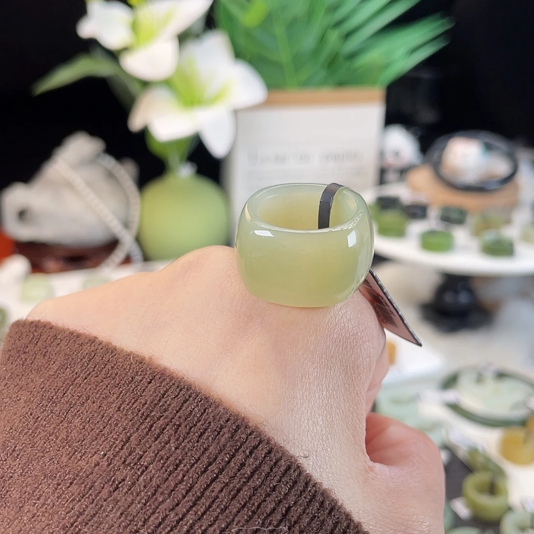 和田玉未镶嵌戒指E79果绿方圆16.5带24h