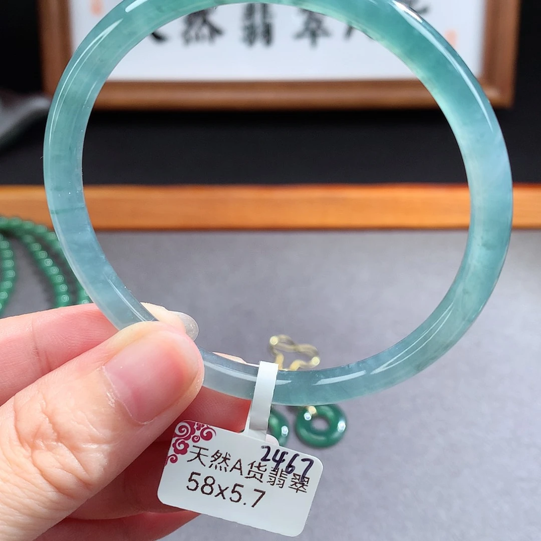 翡翠手镯（圆镯）未镶嵌