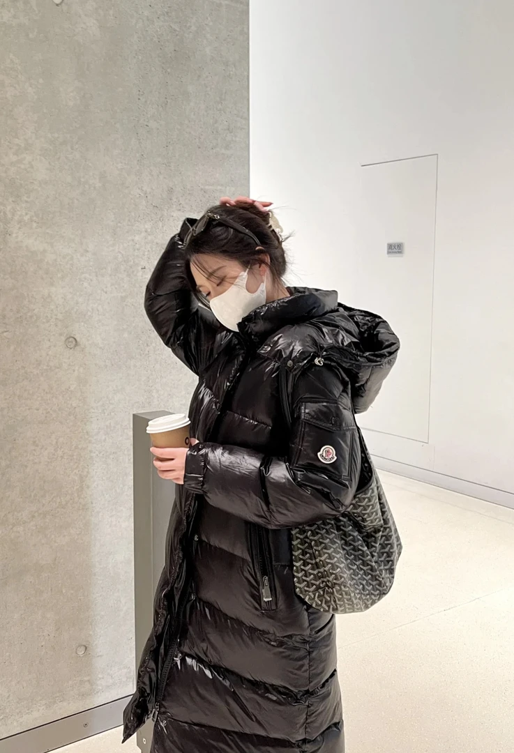 99新 MONCLER pp六九零 锦纶 黑色亮面长款羽绒服 2码 98新