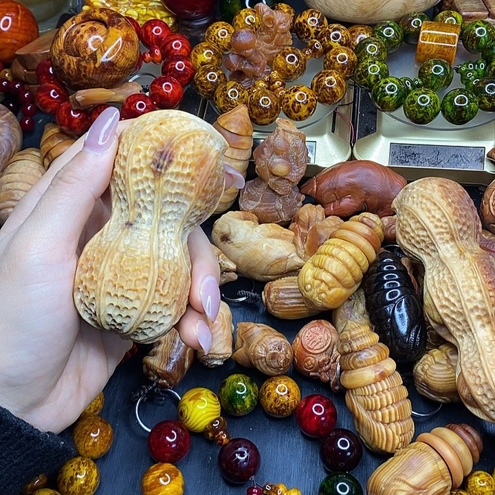 松木琥珀木手串把件