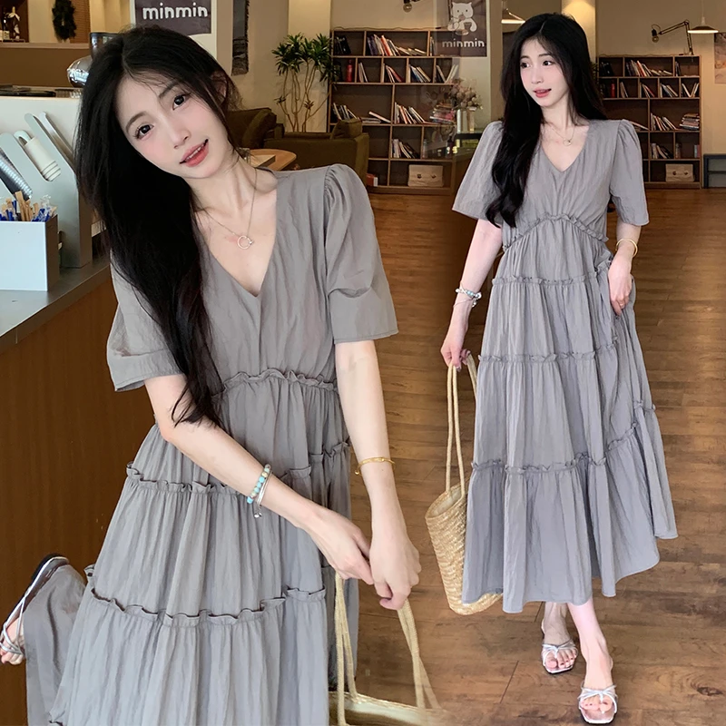 大码赫本风V领气质度假休闲连衣裙胖mm高级感遮肉长款a字裙