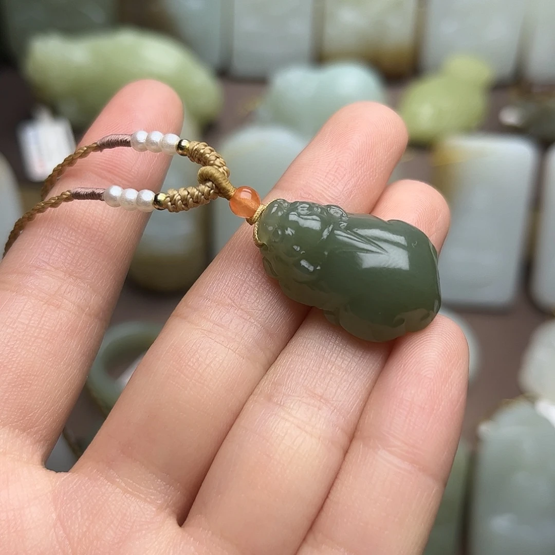 和田玉未镶嵌颈饰