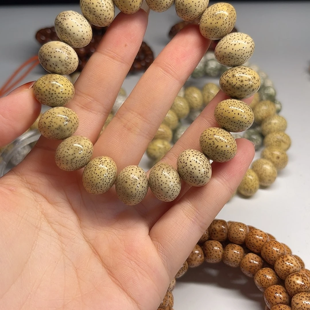 淡***肉星月菩提吊坠16/13阴皮