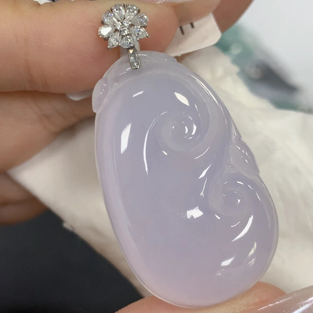 颈饰18K金镶嵌翡翠