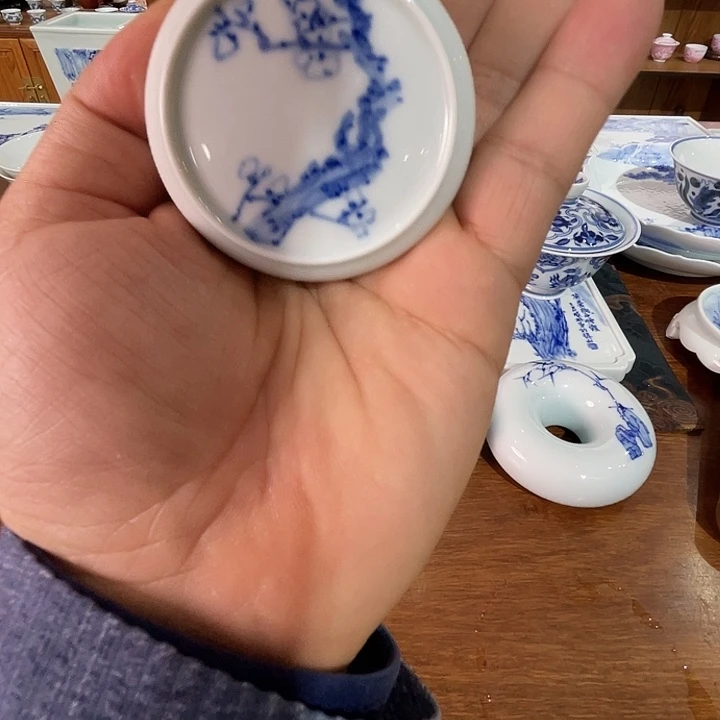 尋***域青花梅花小盖置一个