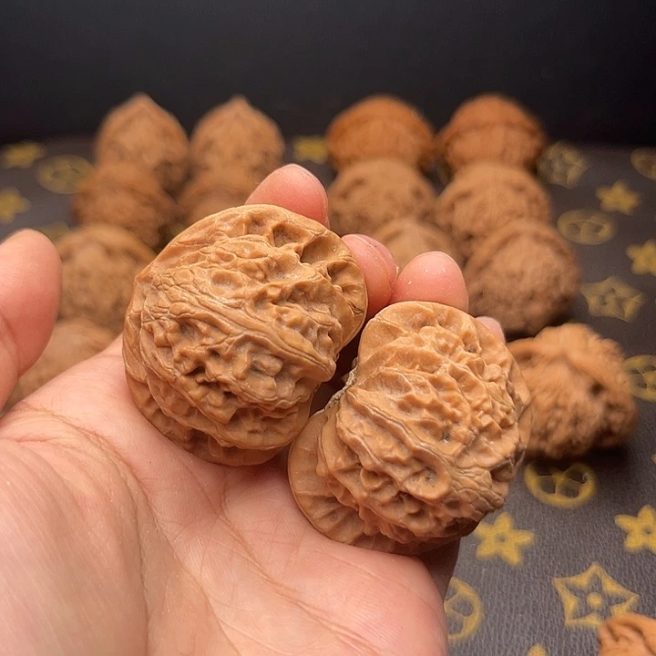 文玩核桃吊坠40宫灯