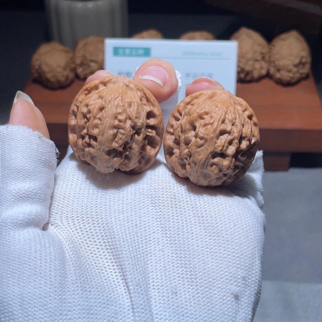 文玩核桃吊坠野狼33。34。6073