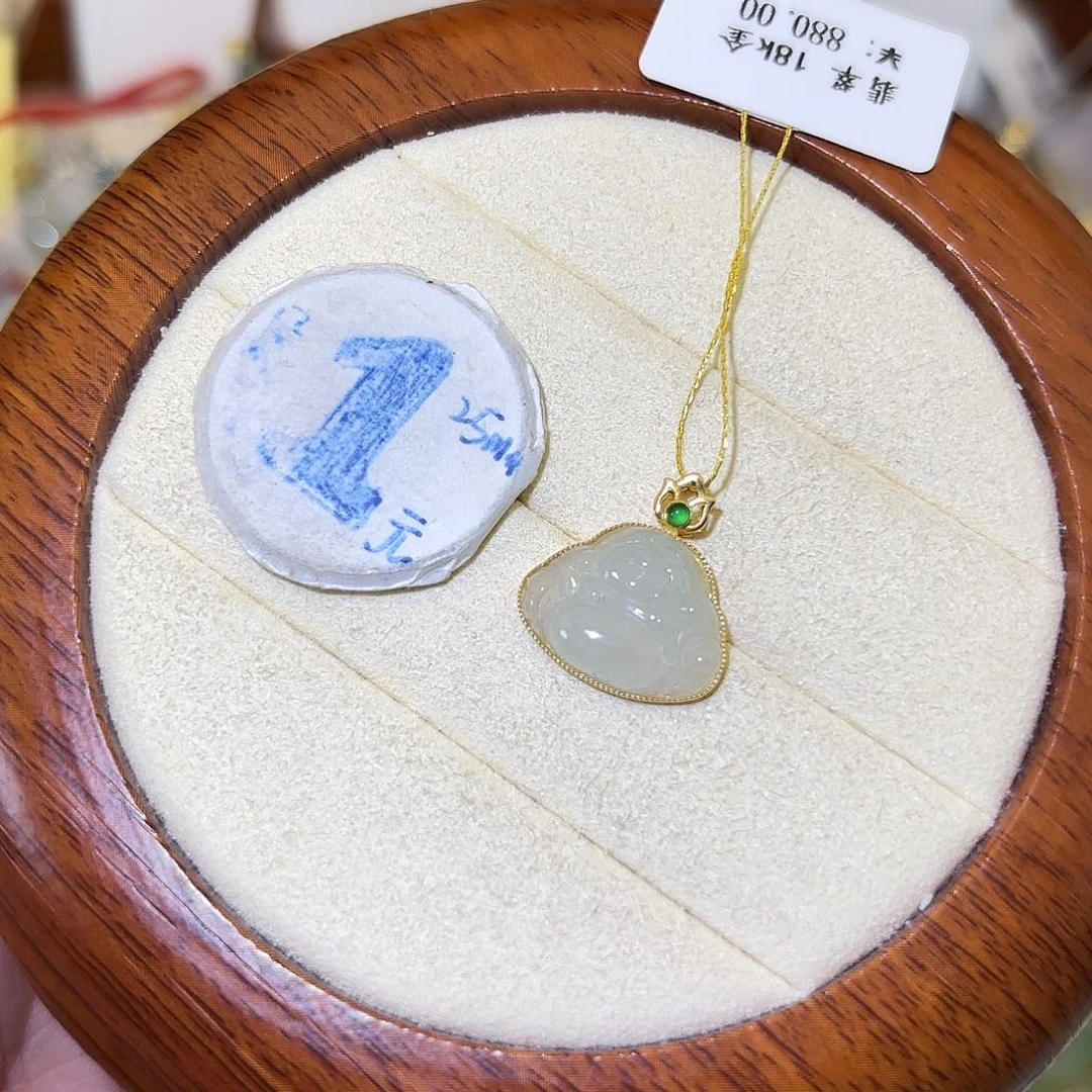 翡翠18K金镶嵌颈饰佛公