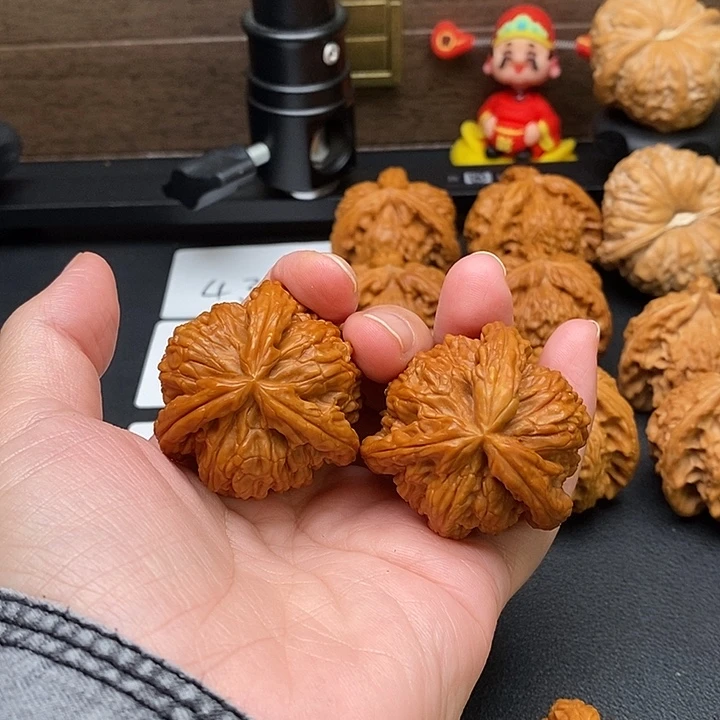 济***司文玩核桃把件白奔