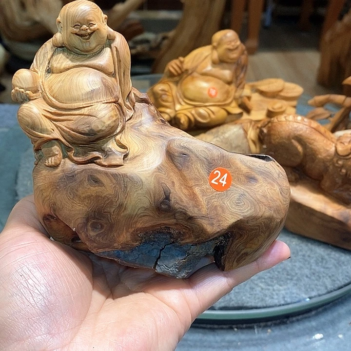 柏木（崖柏）抱石玉化乐乐