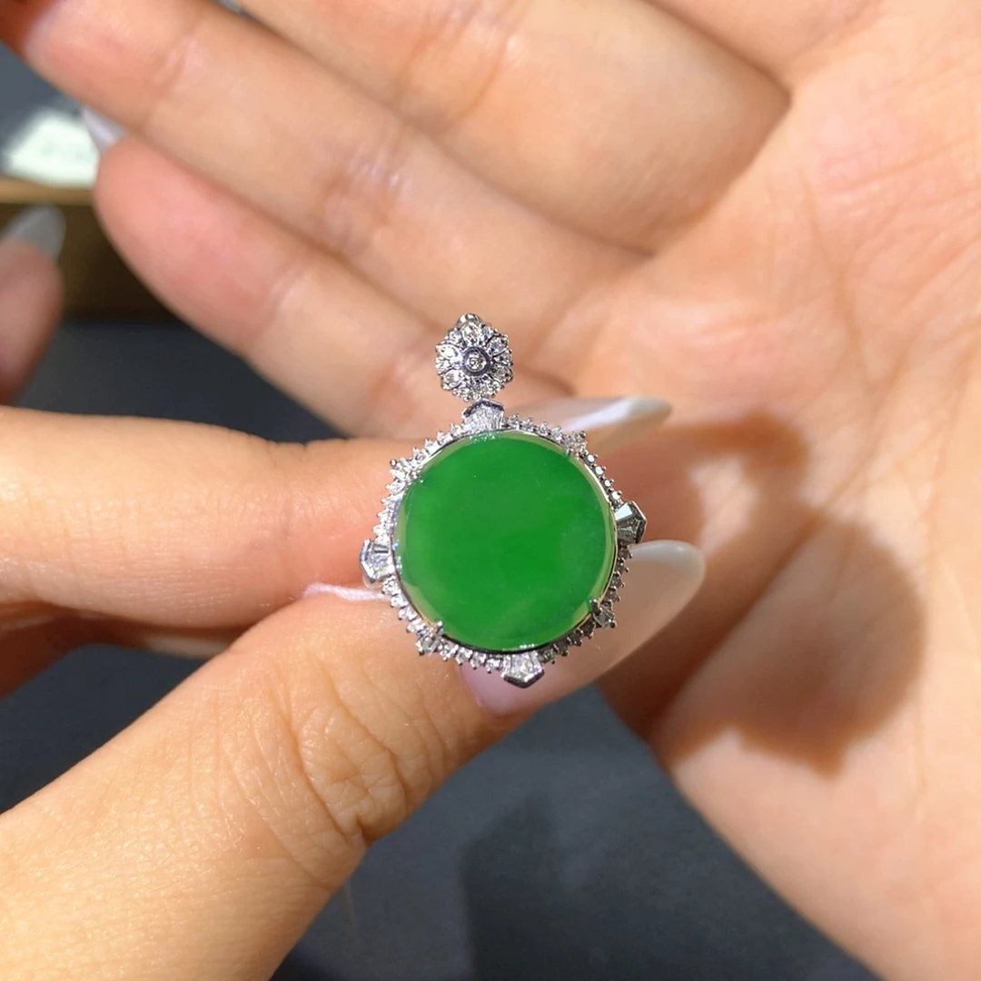 翡翠戒指18K金镶嵌翡翠