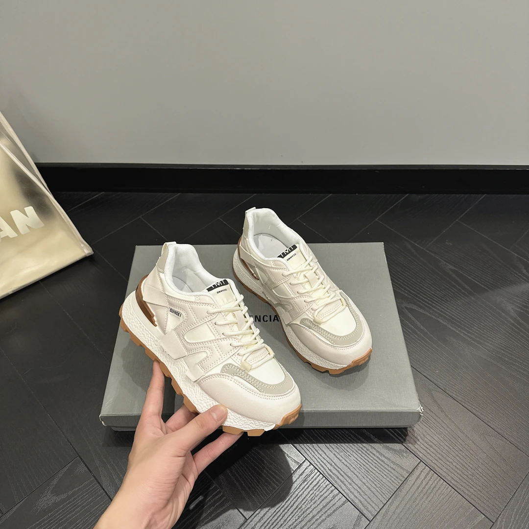 冬季新款休闲板鞋网红时尚百搭透气秋冬款厚底ins女鞋