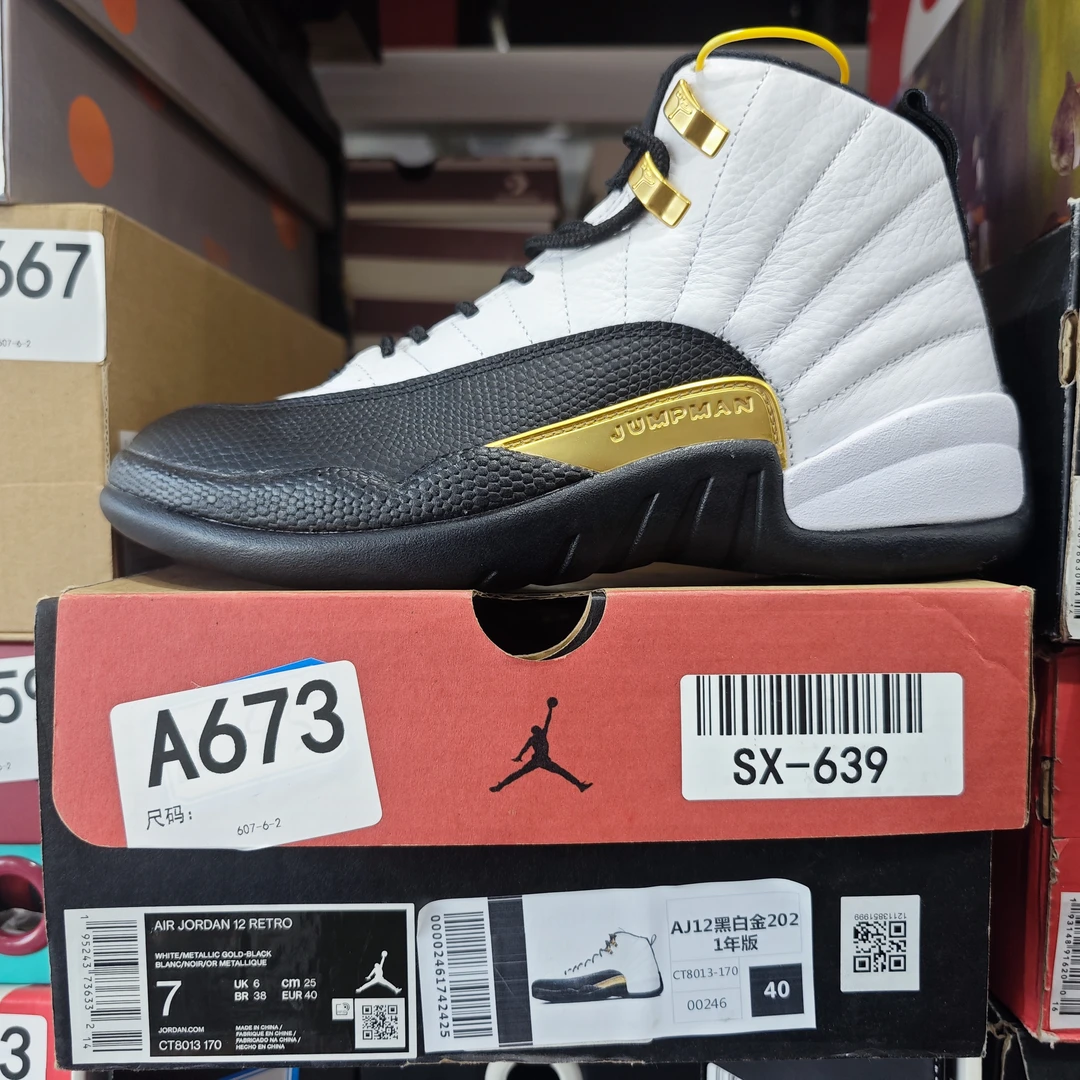 nike aj12 黑白季后赛 全新原盒 40码 12.5 bai A673