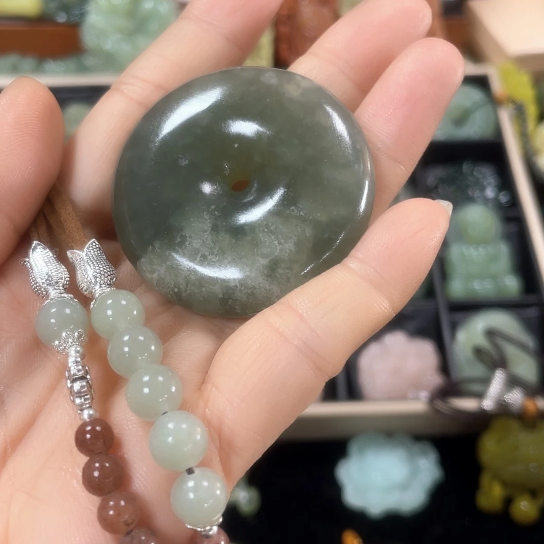 蛇纹石玉颈饰未镶嵌