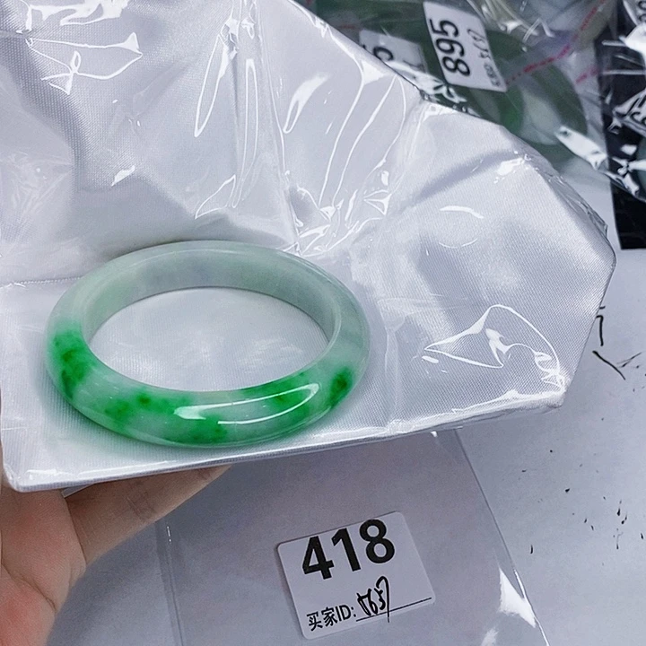 翡翠未镶嵌手镯一图一物实物为准（微瑕处理）
