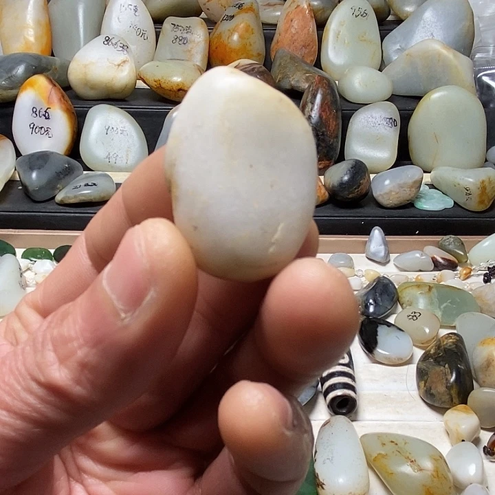 和田玉未镶嵌颈饰吊坠