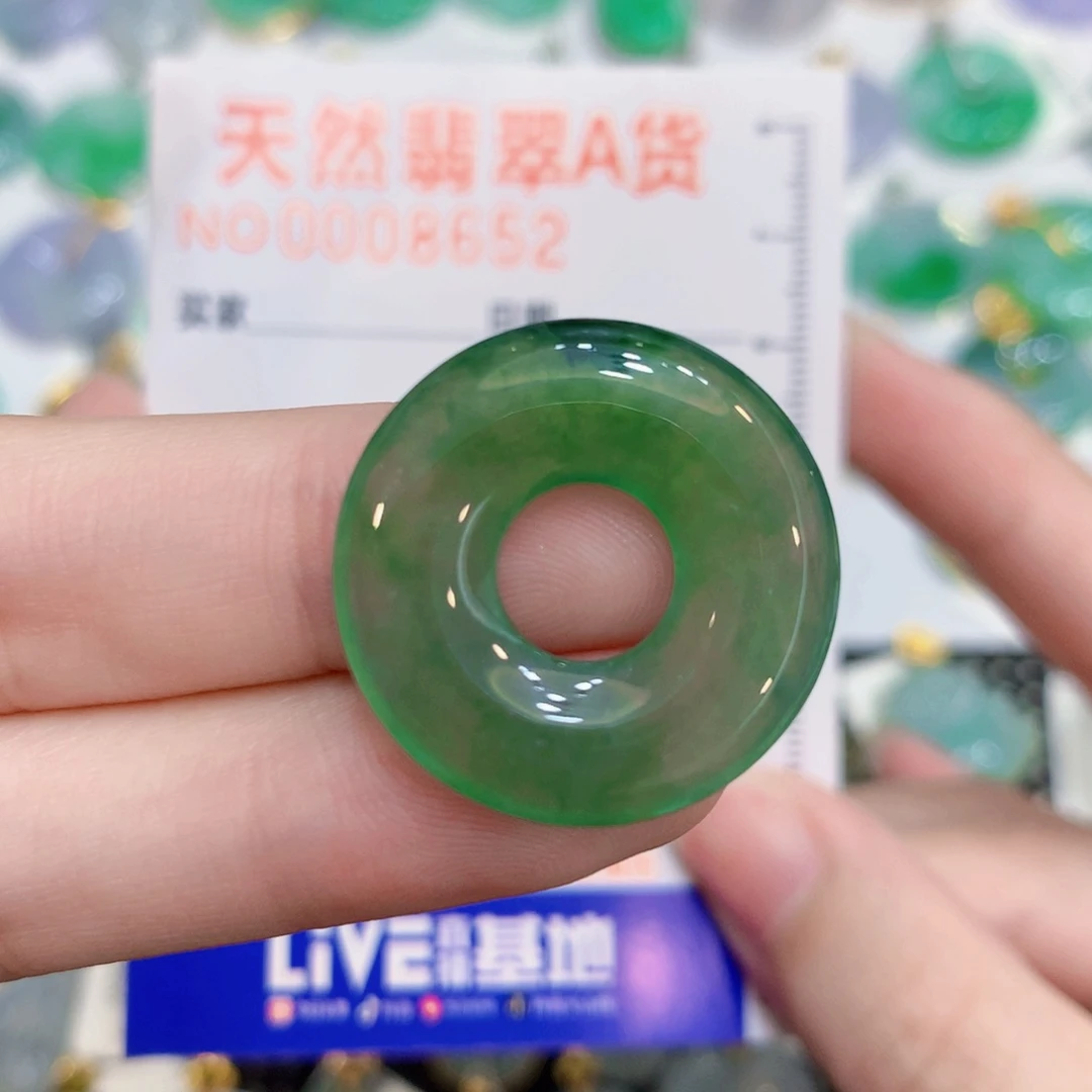 翡翠未镶嵌颈饰扣