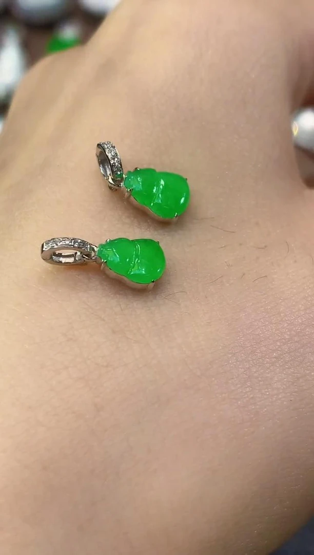 【云中意】18K金 葫芦小滴溜翡翠吊坠（不含链） 多样性发货一件-lf