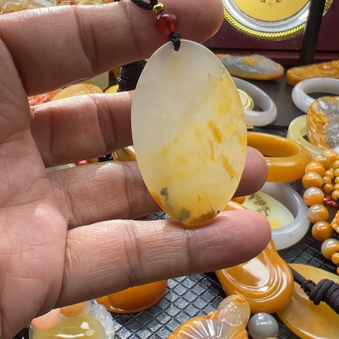 石英质玉未镶嵌颈饰