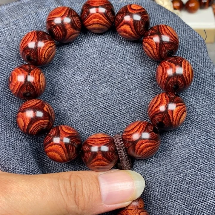 亮***子20紫油梨对眼对眼