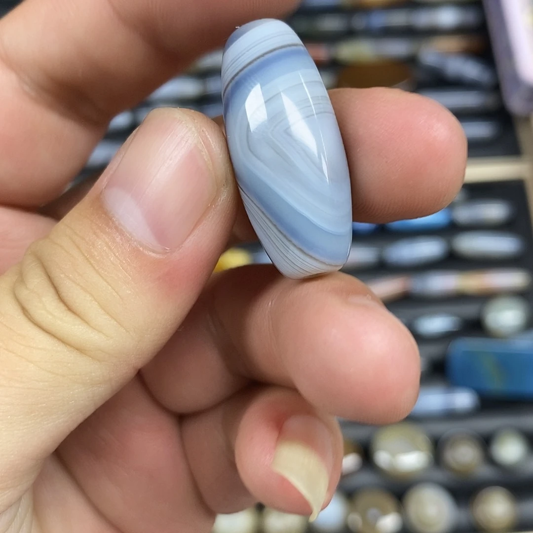牛****玛瑙/玉髓颈饰未镶嵌