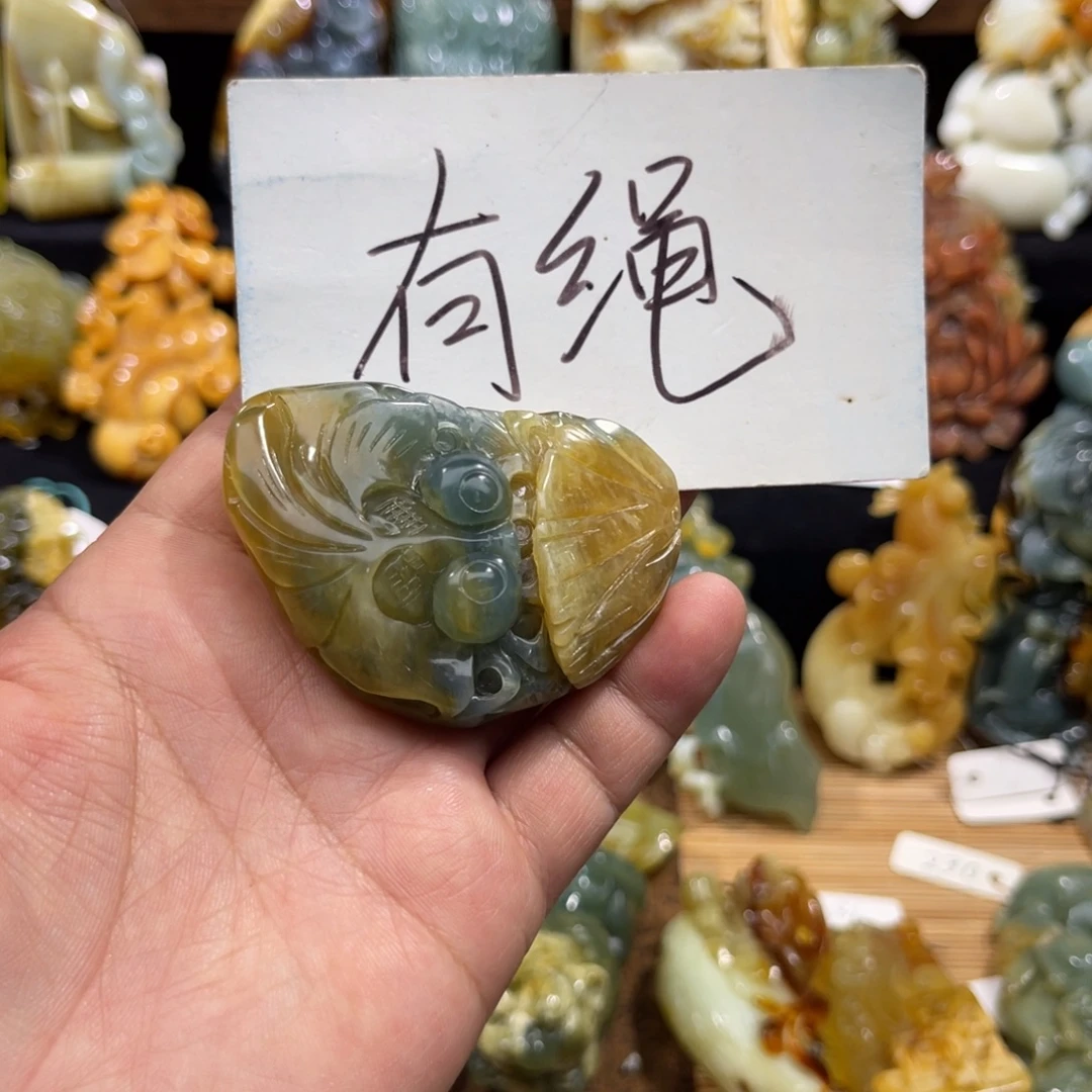 蛇纹石玉未镶嵌颈饰