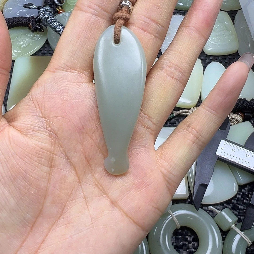 和田玉未镶嵌颈饰卡58.6