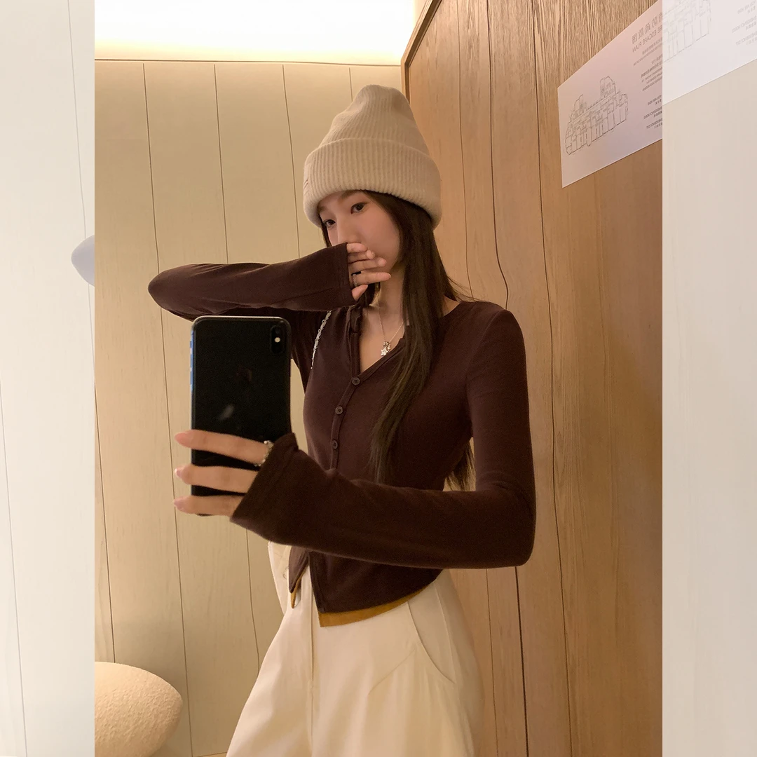 实拍2025咖色V领假两件打底长袖T恤女2025年秋季修身收腰内搭上衣