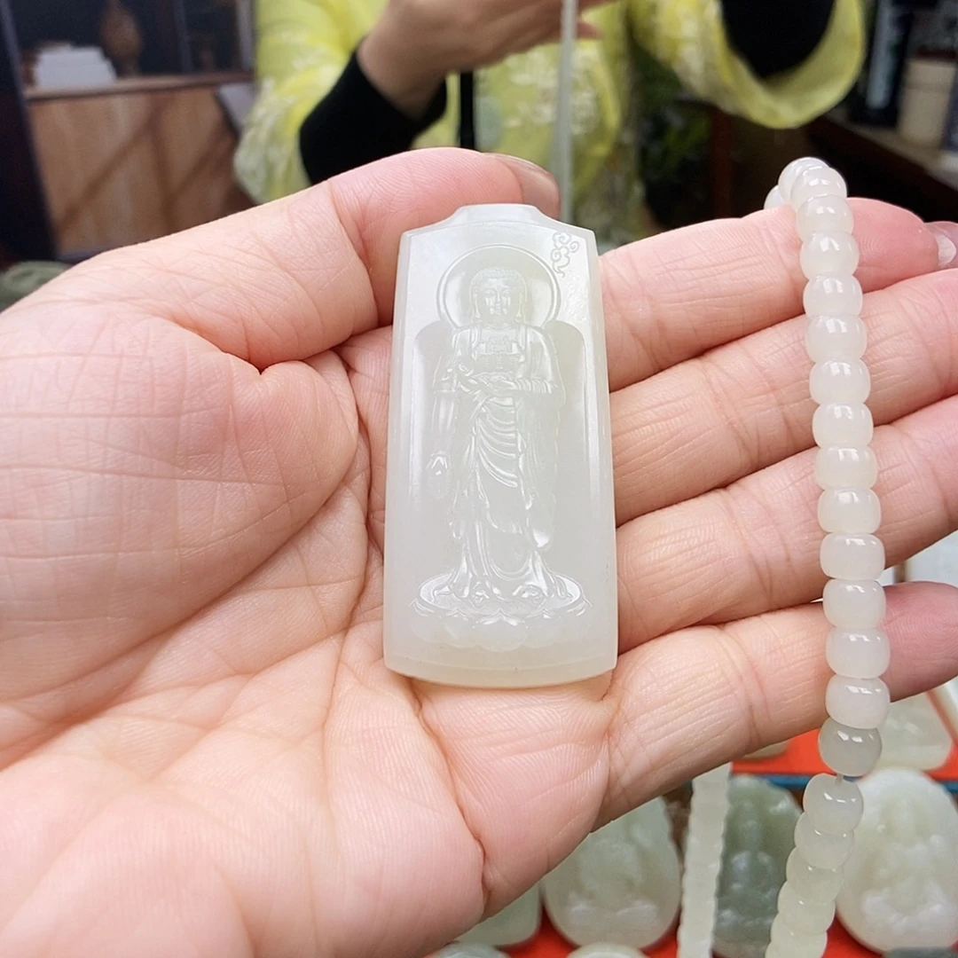 宏***赁和田玉未镶嵌颈饰