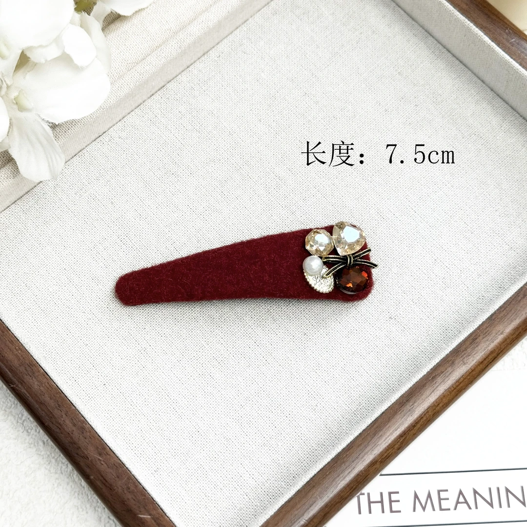 BAOSHATI/宝莎缇F-627秋冬毛呢水钻酒红侧边碎发BB夹