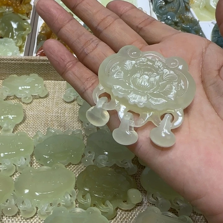 蛇纹石玉吊坠未镶嵌爱*