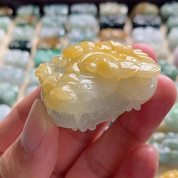 颈饰未镶嵌翡翠貔貅