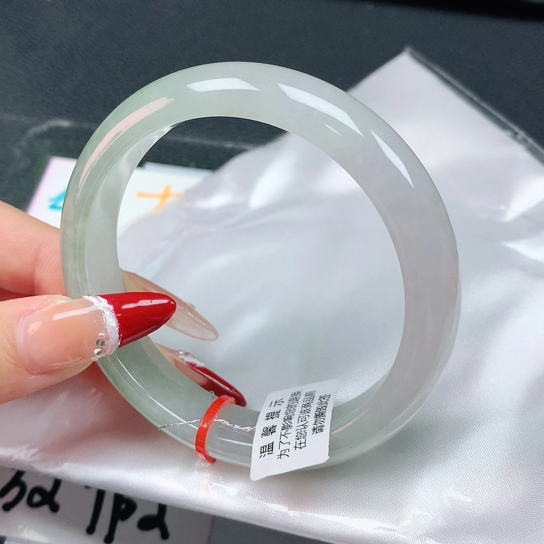 翡翠手镯未镶嵌59圈