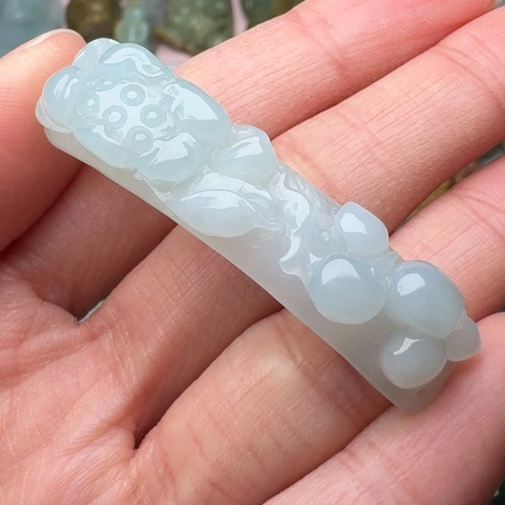 翡翠未镶嵌颈饰手牌