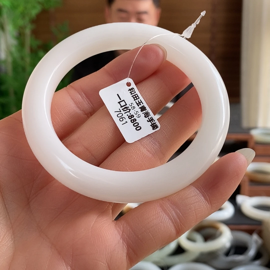 和田玉未镶嵌手镯7061