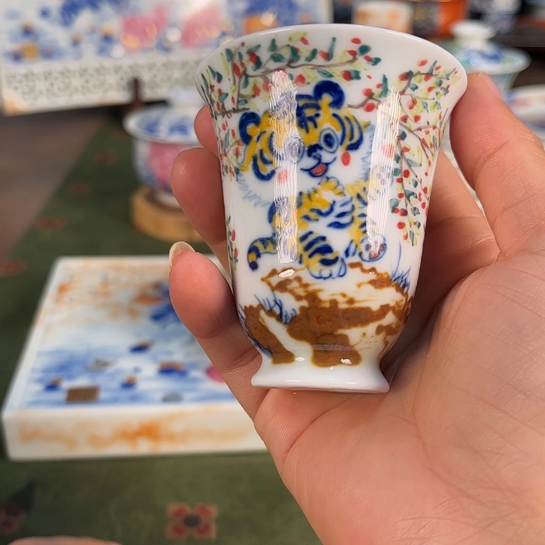 手绘釉下五彩老虎生肖杯