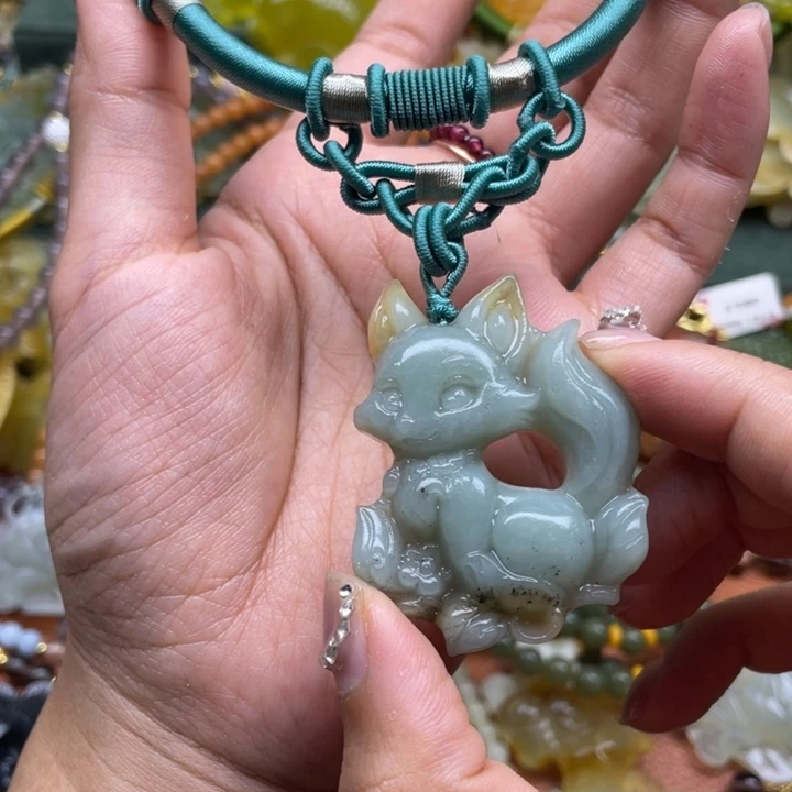 蛇纹石玉未镶嵌吊坠