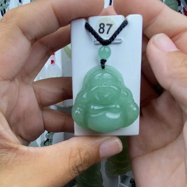 追***生颈饰未镶嵌石英质玉