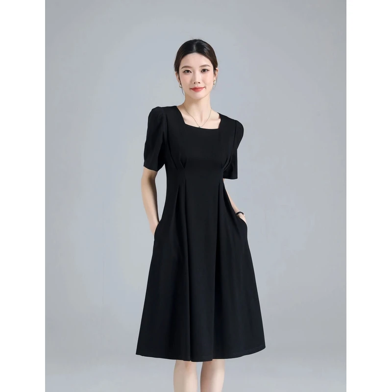 2025夏季方领赫本风时尚法式休闲连衣裙收腰显瘦修身优雅小黑裙