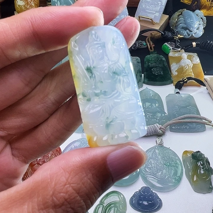 颈饰未镶嵌翡翠虚空藏菩萨翡翠挂件