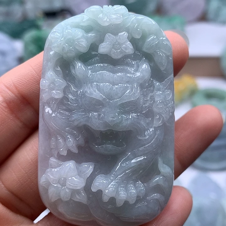 翡翠未镶嵌颈饰霸气侧漏虎虎生威卡厚11.8