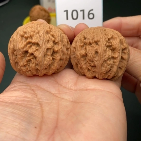 文玩核桃把件42球筋1016