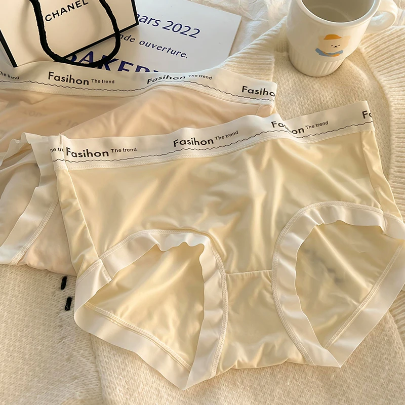 超薄面膜内裤女士紫杉醇7A性感裆凉感无痕简约字母三角短裤