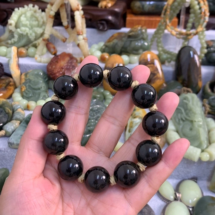 未镶嵌岫岩河磨玉（透闪石质玉）把件